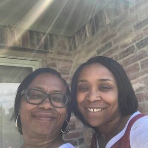 Meet your Posher, Yolanda